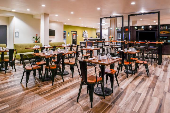 Holiday Inn & Suites Dallas-Addison by IHG