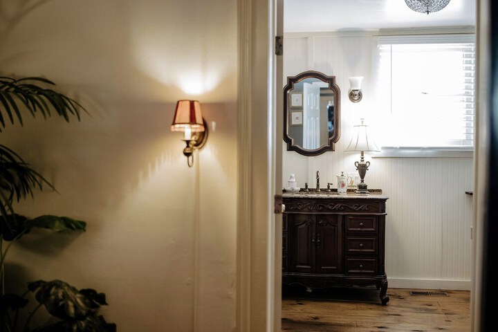 Room 42 of 80