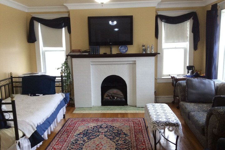 Room 6 of 35