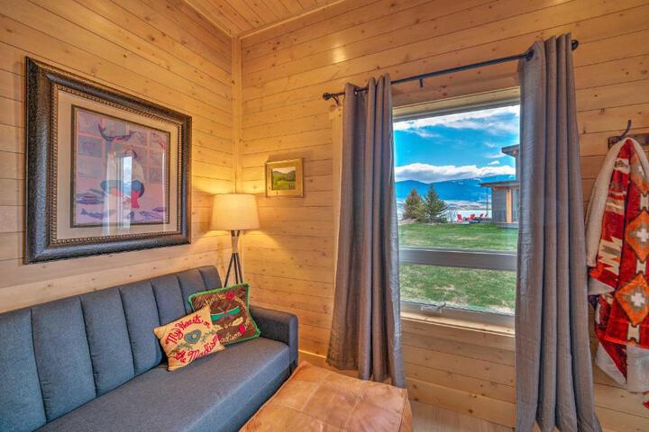 Ennis Lake Studio w / Kayak Pool & Fire Pit!