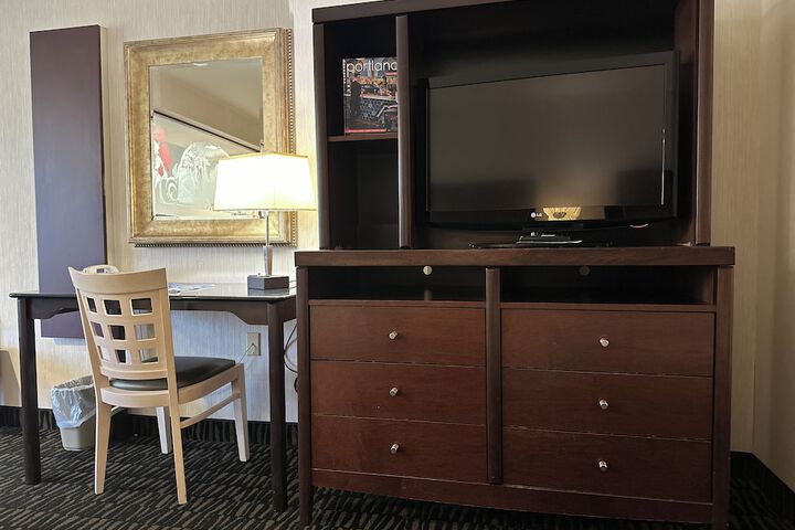 Room 17 of 27