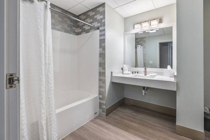 Cherry Tree Inn & Suites