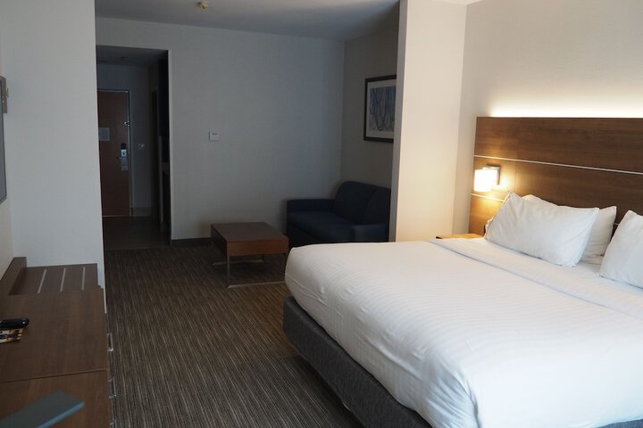 Room 28 of 61