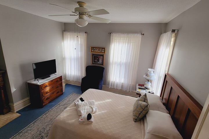 Room 12 of 16