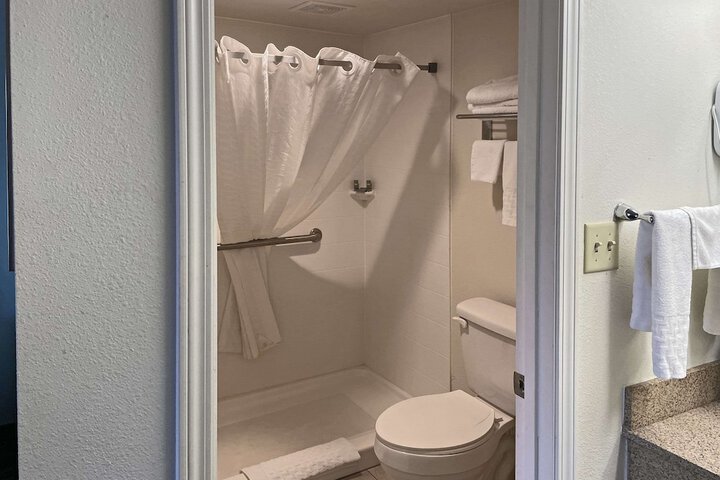Quality Inn Clinton North