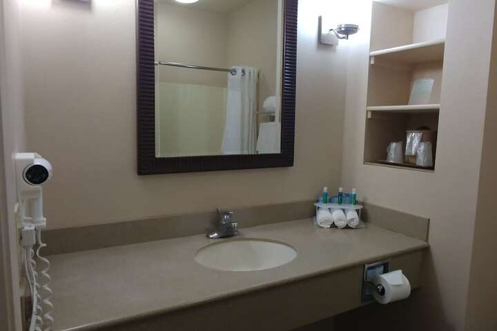 Room 34 of 47