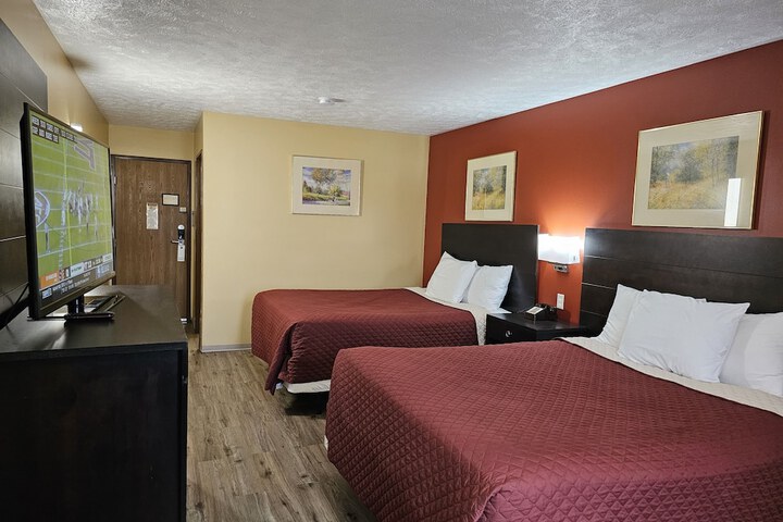 Room 10 of 16