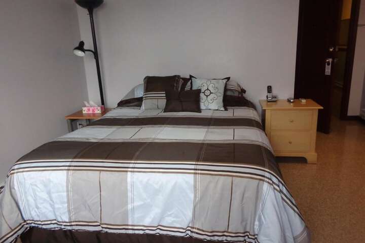 Room 32 of 42