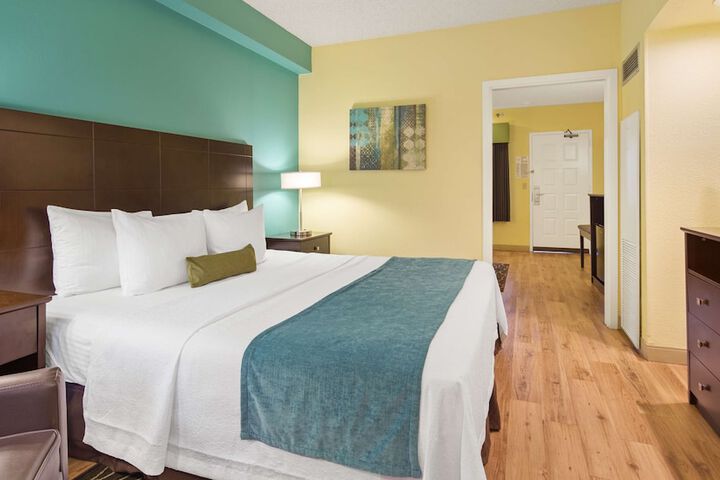 Best Western Plus Deerfield Beach Hotel & Suites
