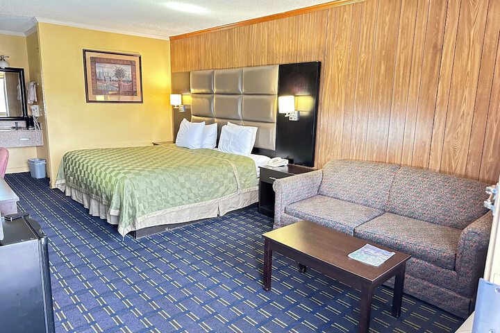 Rodeway Inn & Suites Plymouth Hwy 64