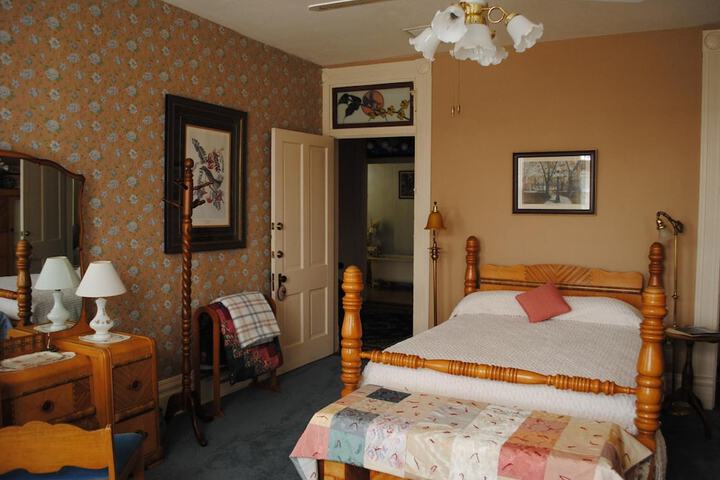 Room 27 of 64