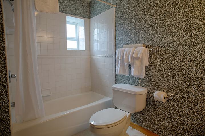 Room 143 of 231
