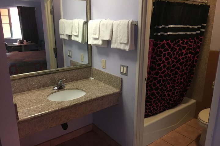Room 32 of 33