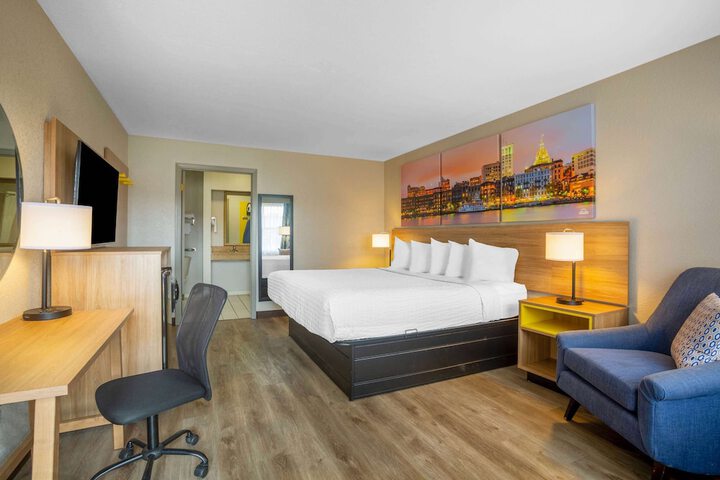 Room 34 of 38