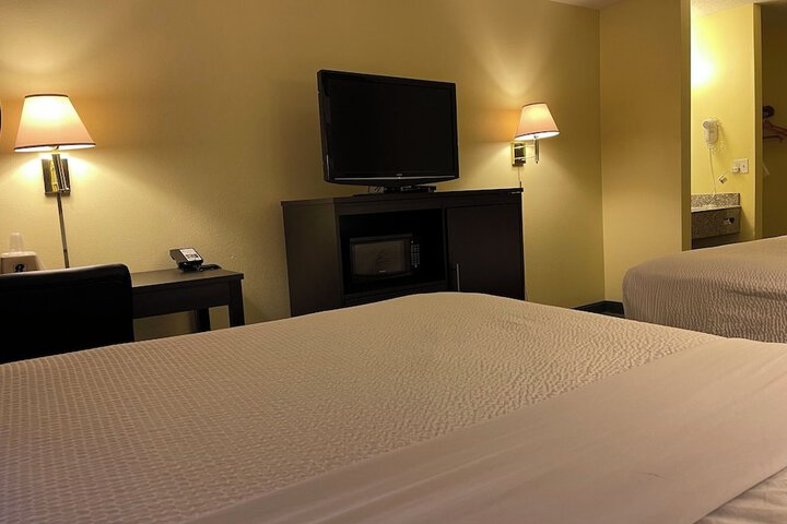 Super 8 by Wyndham Colby