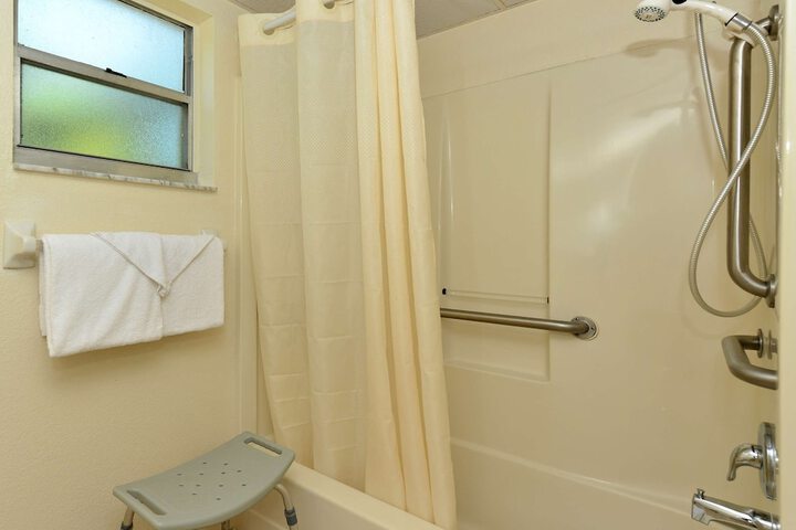 Room 21 of 28