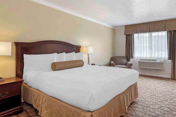 Room 14 of 33
