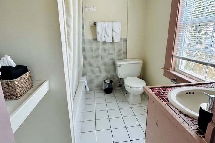 Room 32 of 167