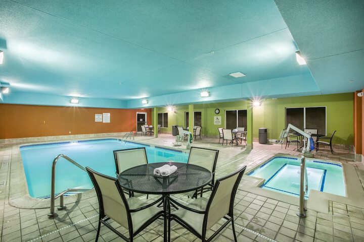 Pool 10 of 33