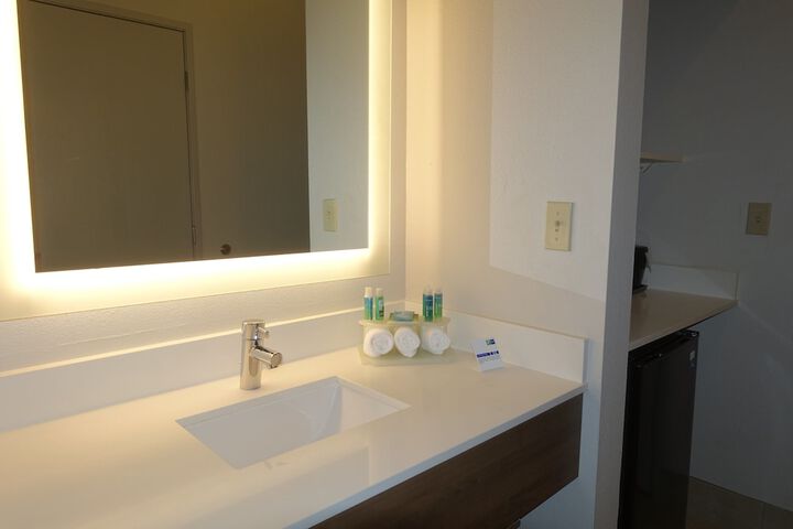 Room 9 of 22