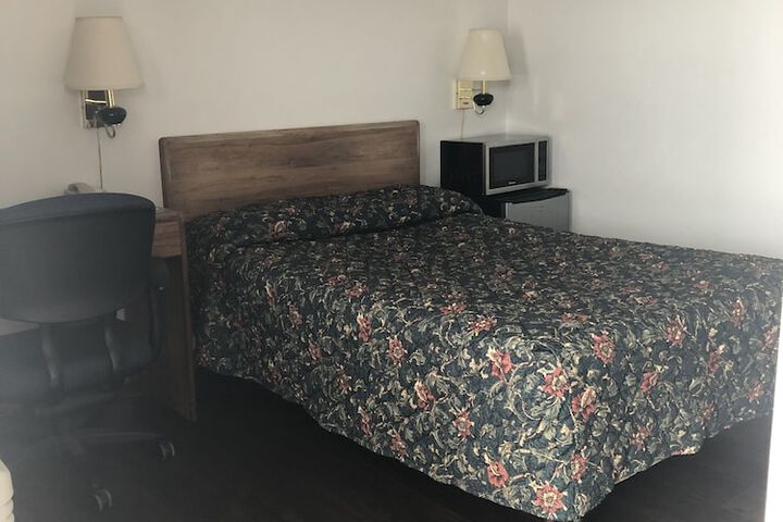Room 17 of 37