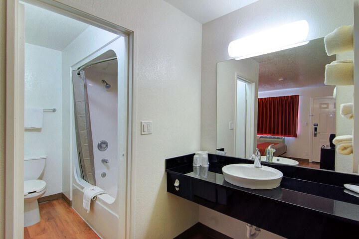 Room 28 of 31