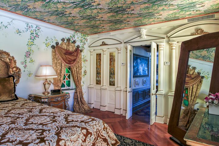 Room 73 of 120