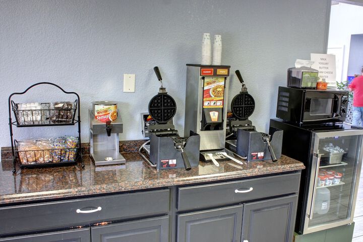 Breakfast/Coffee Service 32 of 35