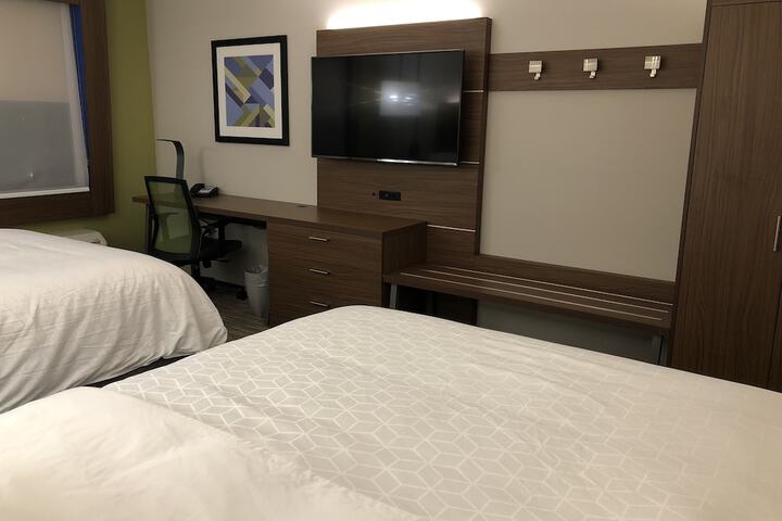 Holiday Inn Express & Suites Racine by IHG