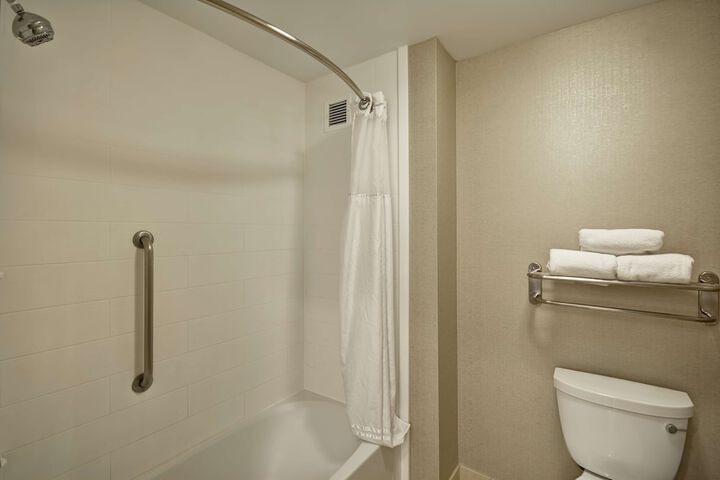 Room 16 of 38