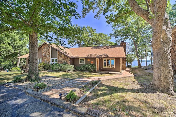 Grand Lake Views + Fire Pit: Monkey Island Home!