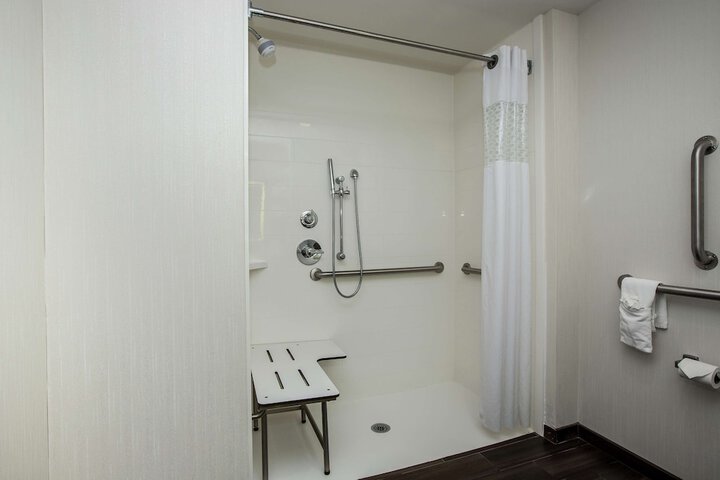 Room 21 of 40