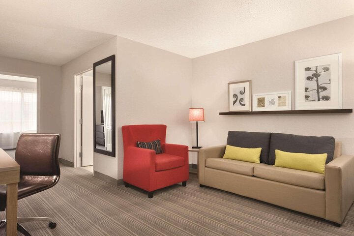 Room 8 of 28