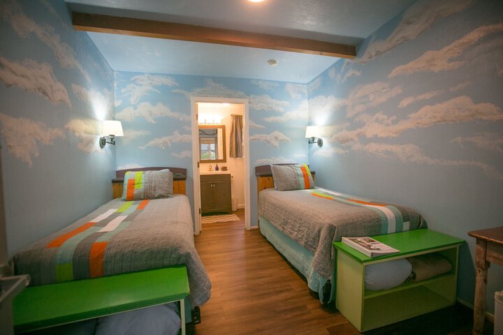 Room 132 of 236