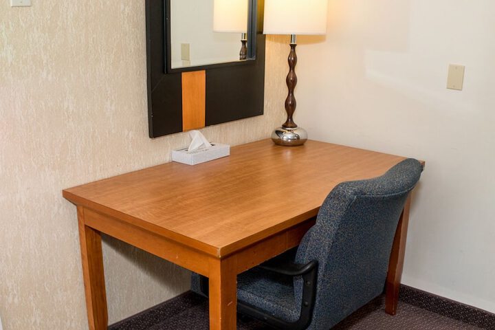 Room 13 of 33