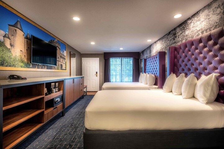 Room 35 of 38