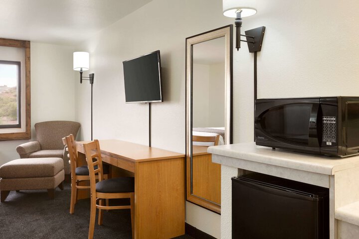 Room 8 of 18