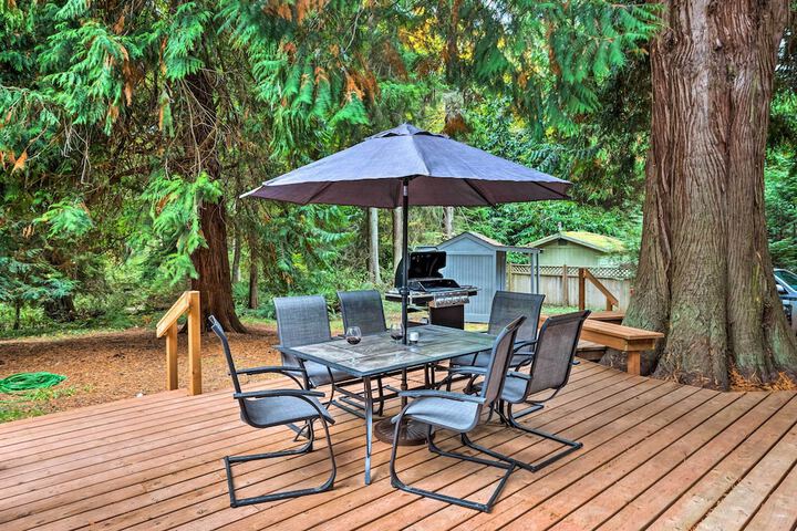 House w / Deck on Whidbey Island 1 Mi From Shore!