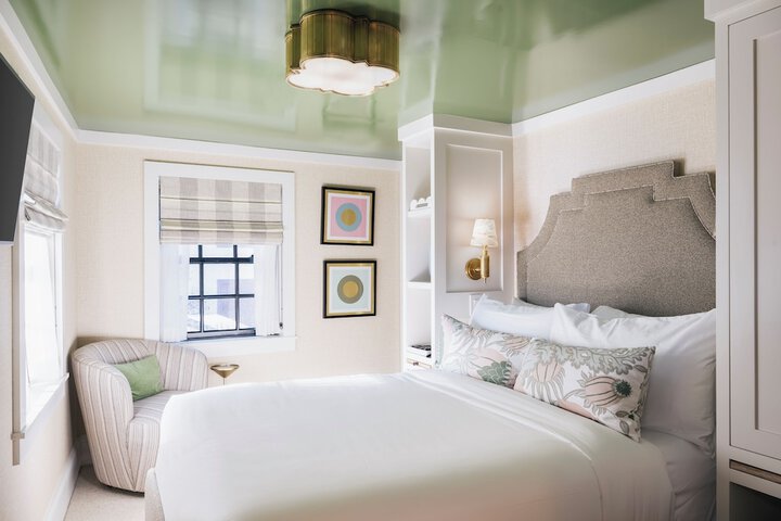 Room 14 of 32