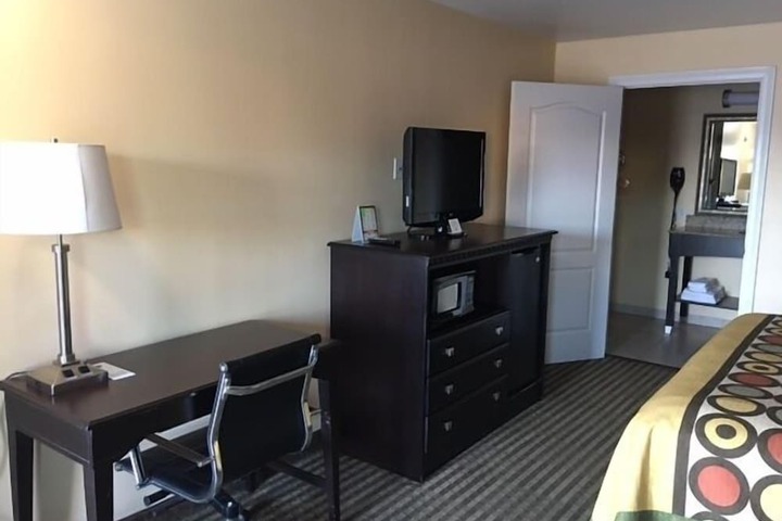 Room 18 of 35