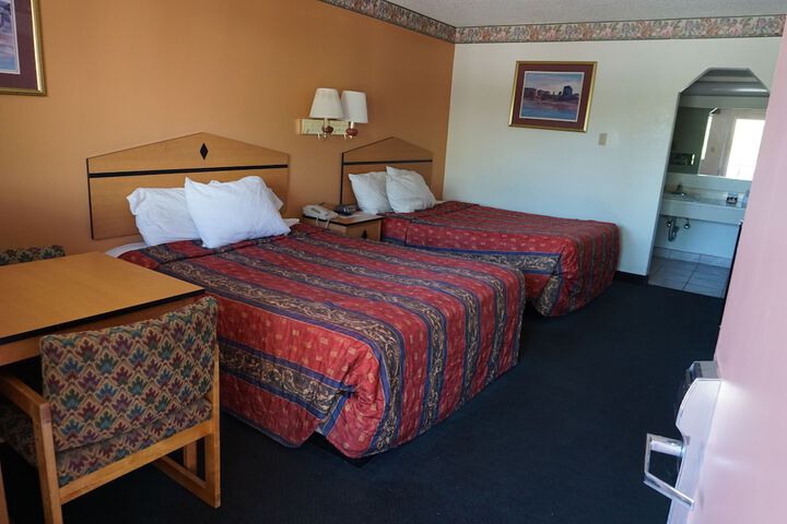 Room 24 of 38