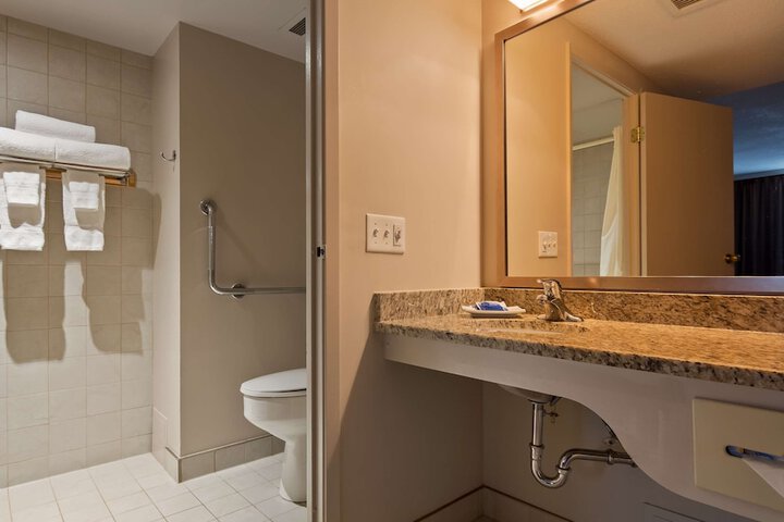 Best Western Plus Lamplighter Inn & Conference Centre