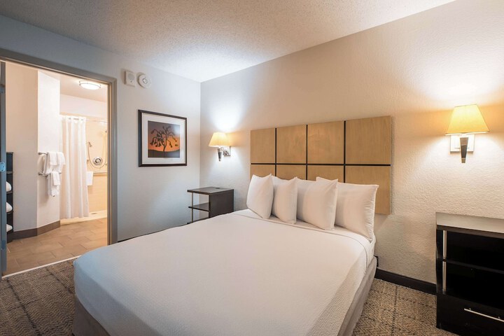 Room 3 of 23