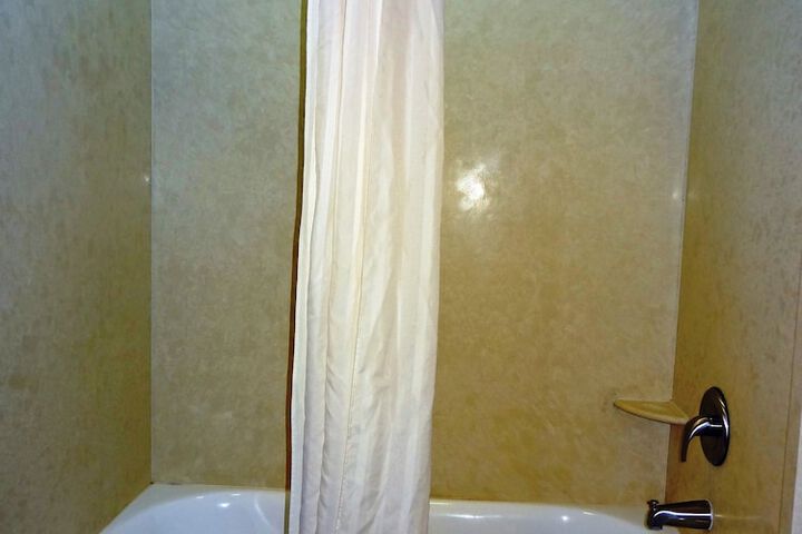Room 6 of 13
