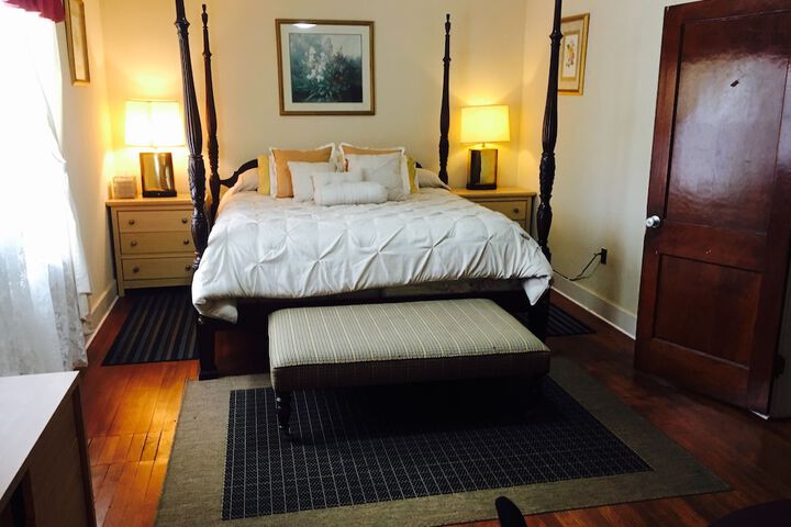 Room 3 of 82