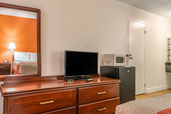 Room 28 of 43