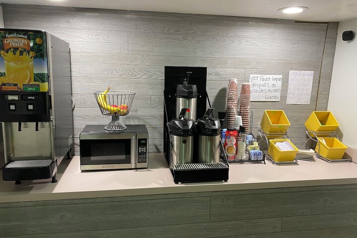 Breakfast/Coffee Service 31 of 35