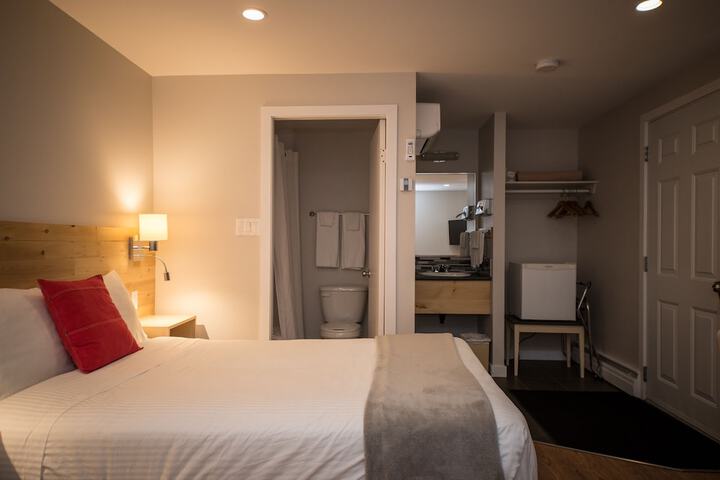 Room 8 of 16