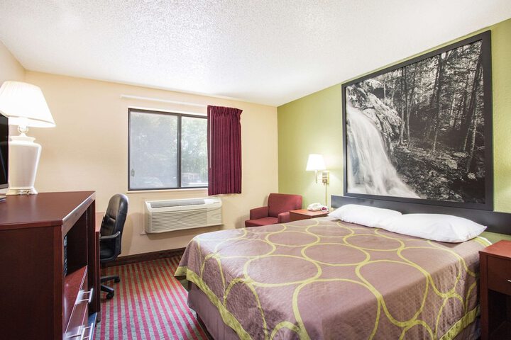 Room 11 of 15