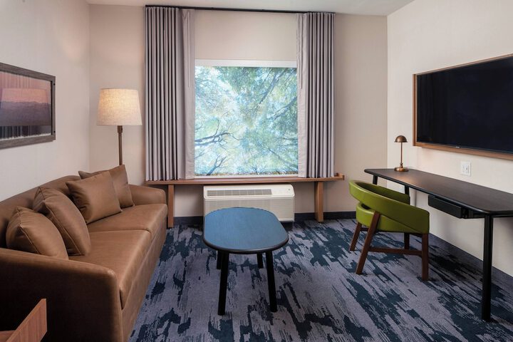 Room 18 of 27